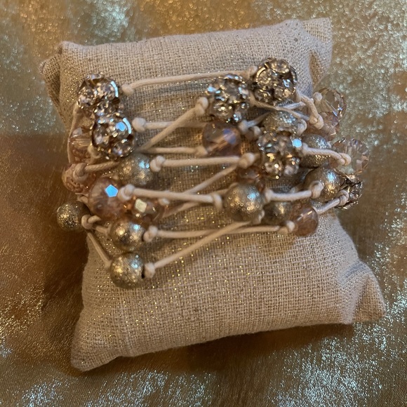 10 strand beaded bracelet. Gold hardware - Picture 3 of 6